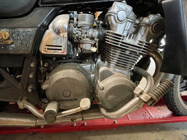 #5705-•-1981-honda-cb-750-custom-(title-in-delay)-image-6