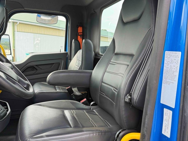 2025-kenworth-t280-image-42
