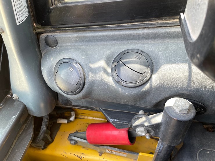 2016-new-holland-c227-image-31