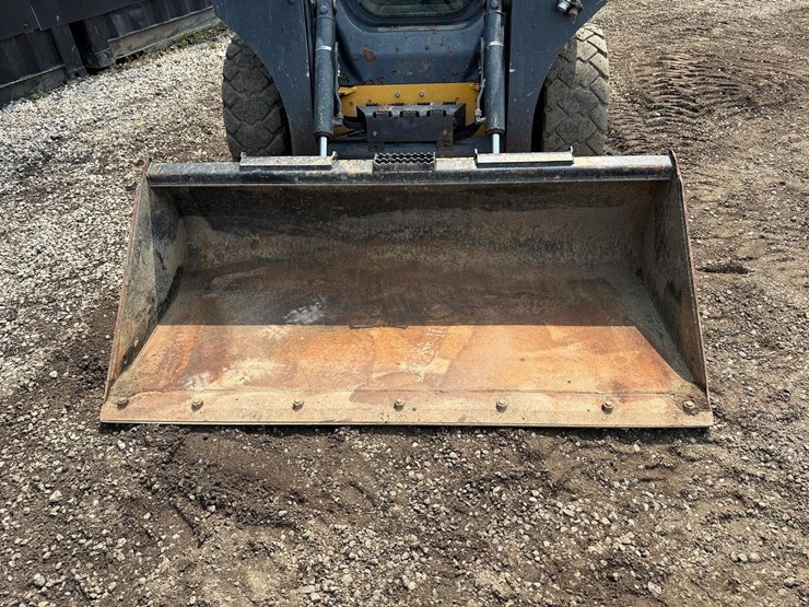 2024-deere-320g-image-9