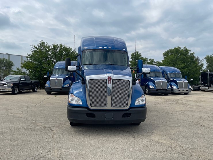 2022-kenworth-t680-image-8