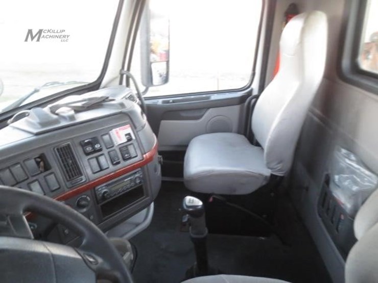2008-volvo-vnl42t300-image-24