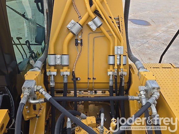 2019-caterpillar-336-image-48