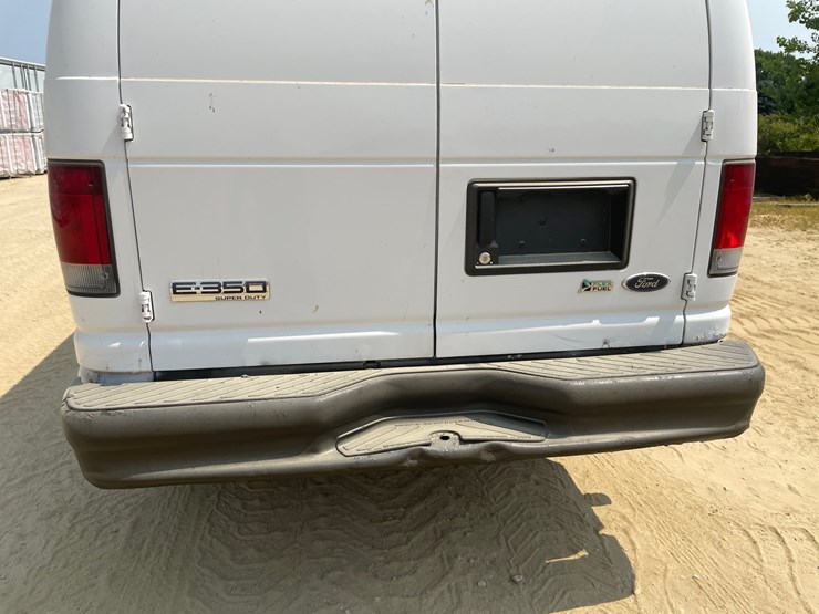 2009-ford-e350-image-23