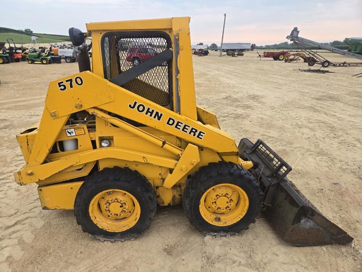 john-deere-570-image-11