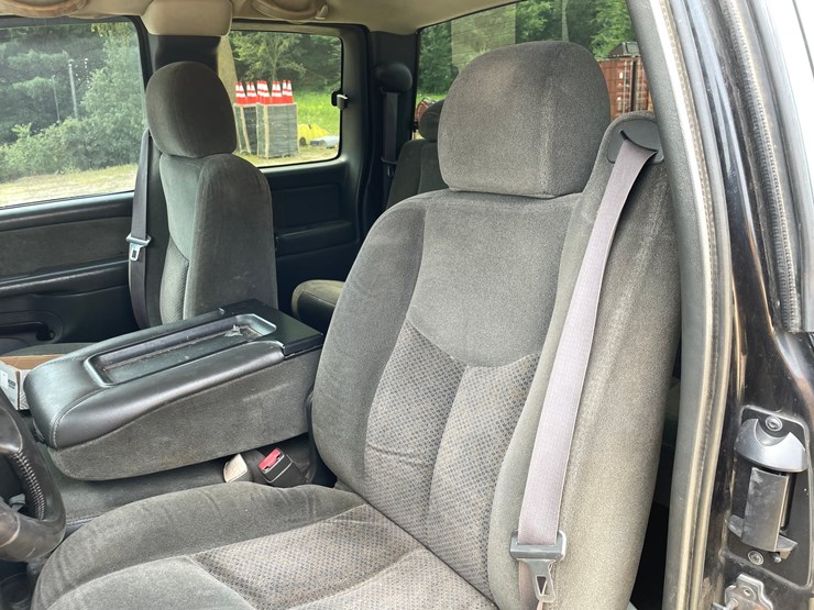 2003-chevrolet-silverado-2500hd-image-39