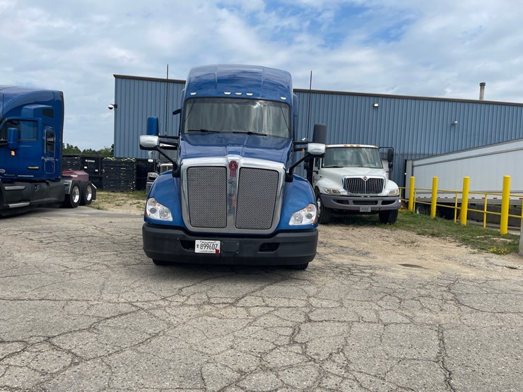2022-kenworth-t680-image-2