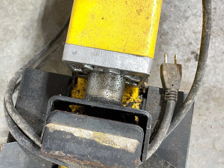 #5747-•-log-splitter-image-10
