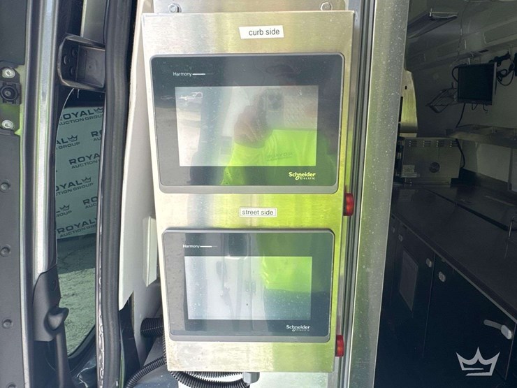 2021-mercedes-benz-sprinter-4500-image-27