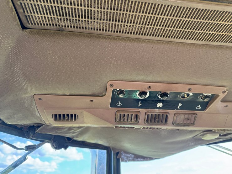 john-deere-4850-image-43