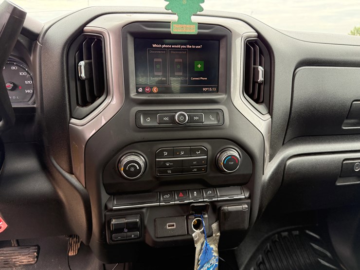 2020-chevrolet-silverado-2500hd-image-18
