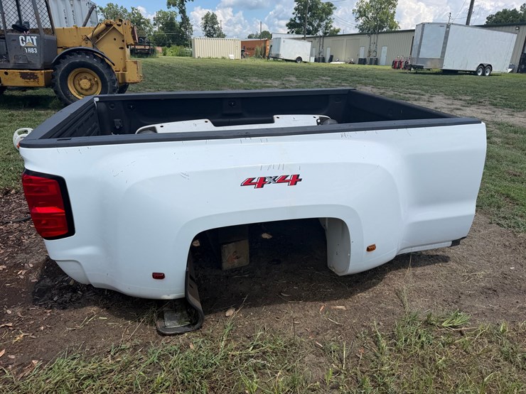 #112-•-2019-chevrolet-high-country-dually-truckbed-image-3