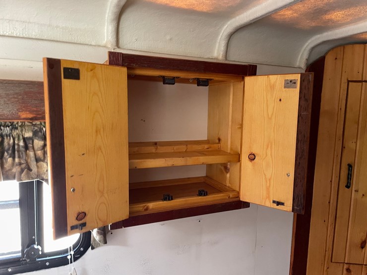 #103-•-1998-trailet-2-horse-trailer-with-overnight-package-(has-wi-title)-image-61