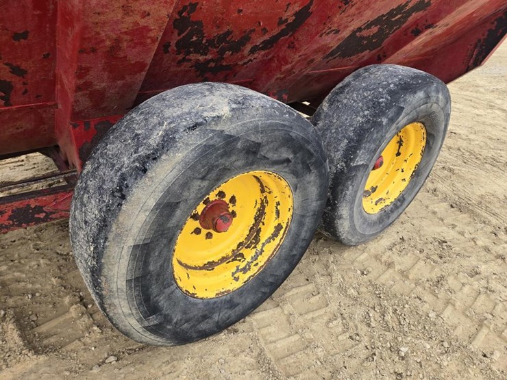 new-holland-3110-image-6