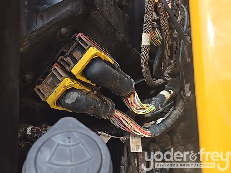 2019-caterpillar-336-image-32