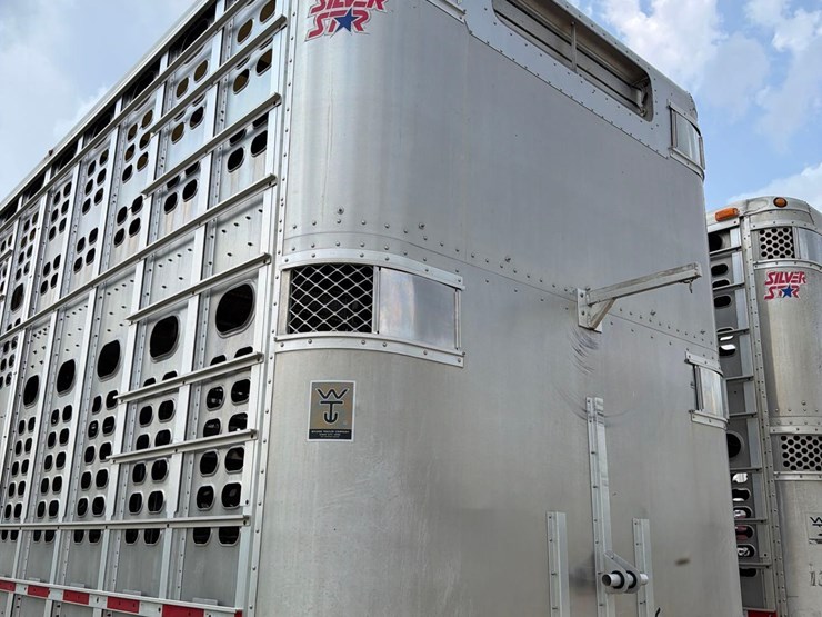 2016-wilson-livestock-trailer-image-29