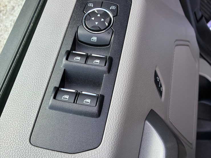 2016-ford-f150-xlt-image-11