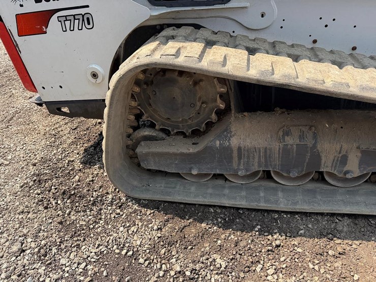 2020-bobcat-t770-image-13