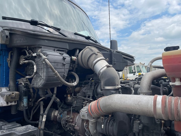 2022-kenworth-t680-image-36