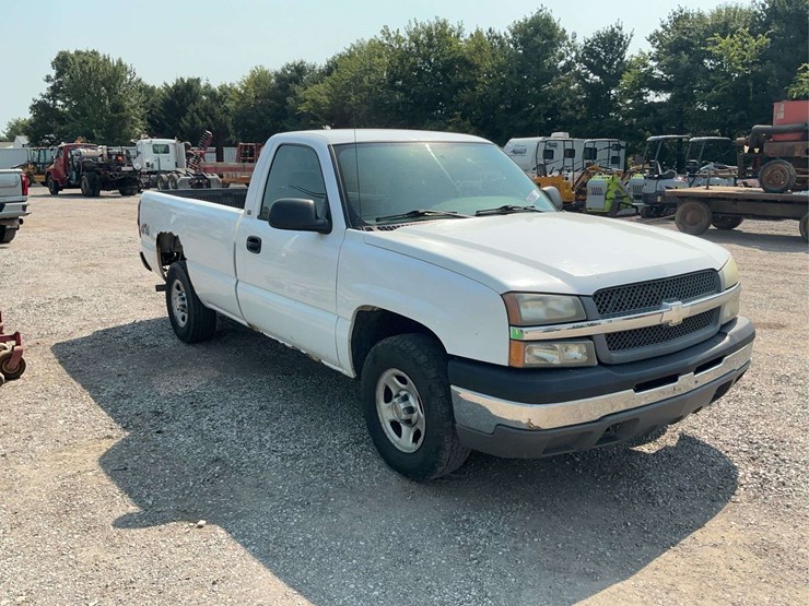 2004-chevrolet-silverado-1500-image-3
