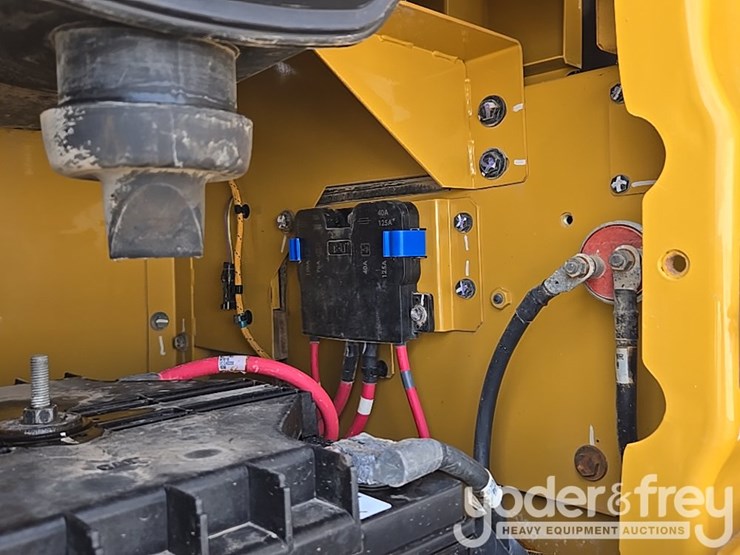 2019-caterpillar-336-image-31