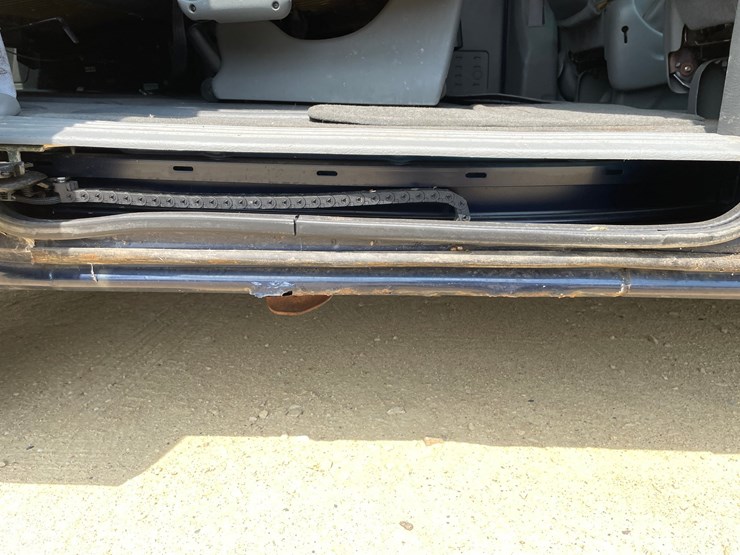 2006-chrysler-town-&-country-image-32