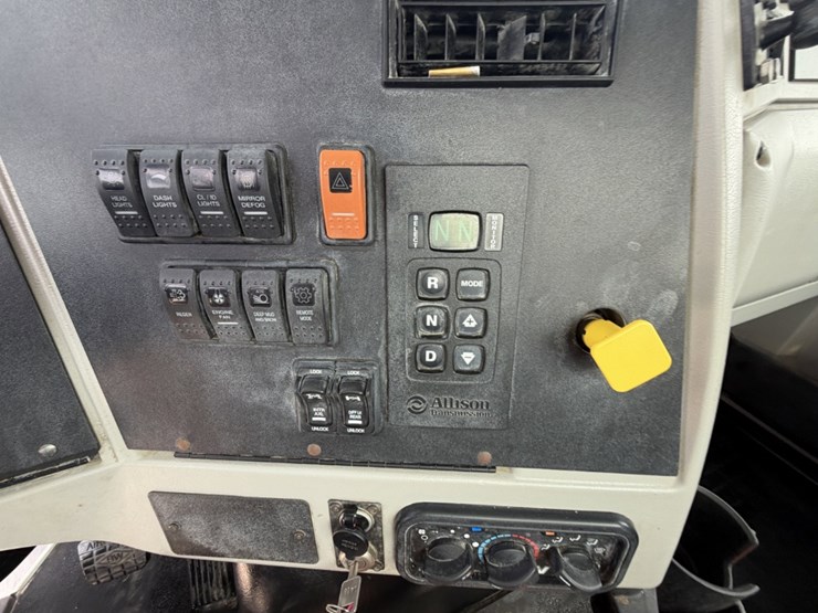 2022-western-star-4700-image-11