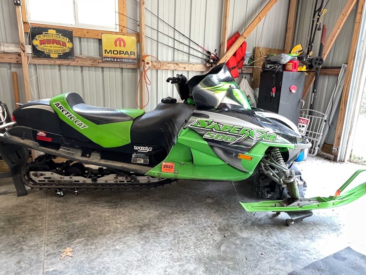 #5735-•-2004-artic-cat-snowmobile-image-2