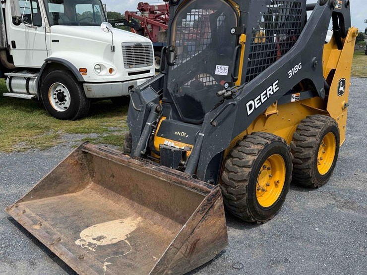 2018-deere-318g-image-1