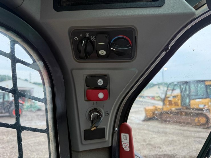 2019-caterpillar-259d-image-26