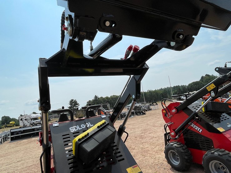 #5595-•-mms-sl-323tz-mini-skid-steer-loader-(mosinee,-wi)-image-6