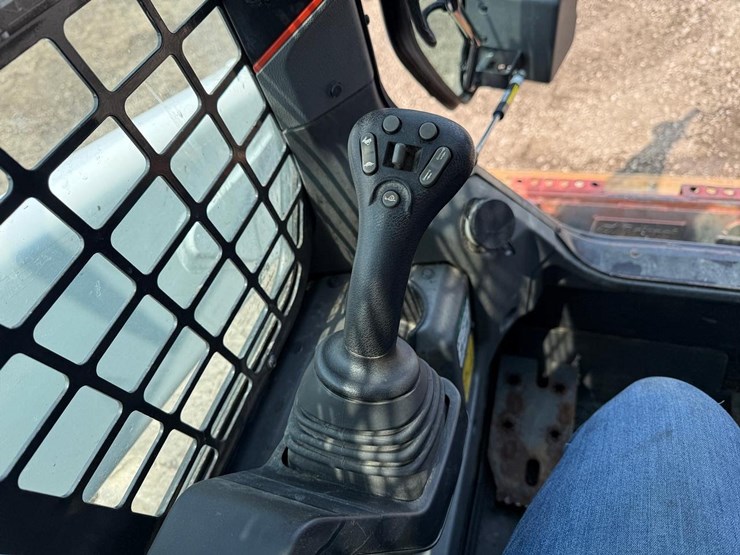 2020-bobcat-s76-image-23