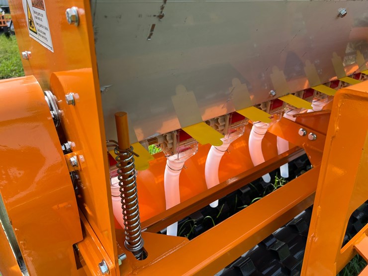 caterpillar-12-image-4