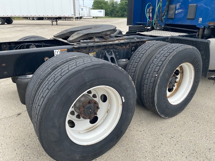 2020-kenworth-t680-image-14