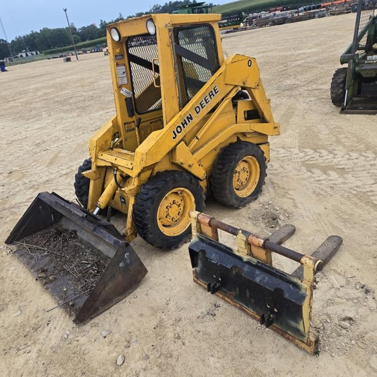 JOHN DEERE 570