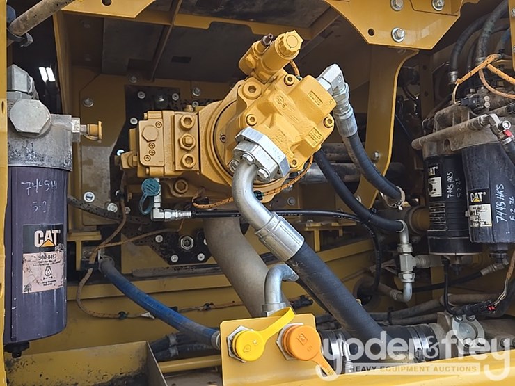 2019-caterpillar-336-image-40