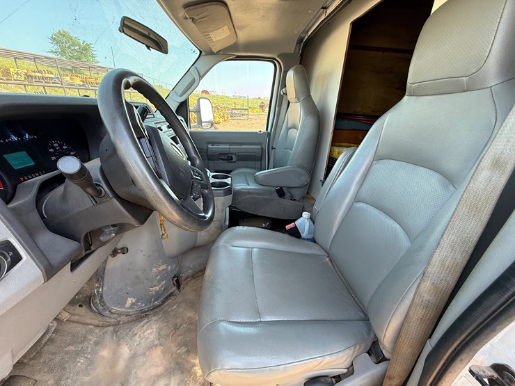 2022-ford-cargo-image-31