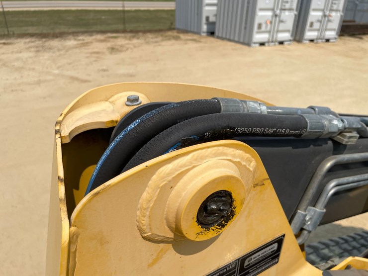 2016-new-holland-c227-image-50