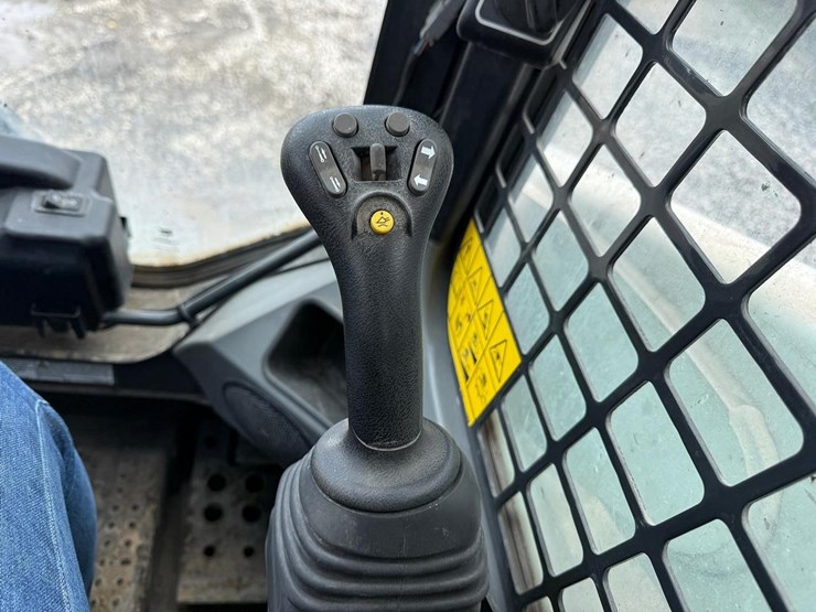 2023-bobcat-s650-image-18