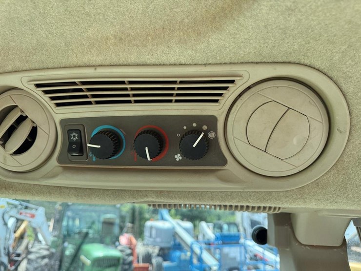 2016-john-deere-5055e-image-31