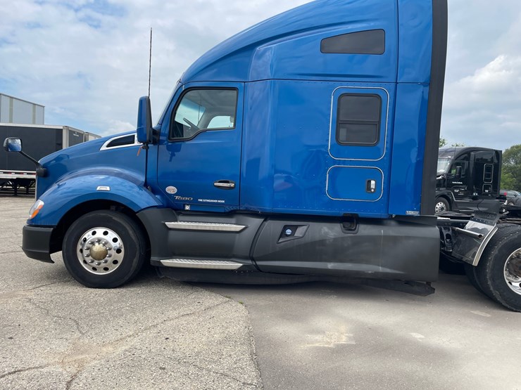 2020-kenworth-t680-image-8
