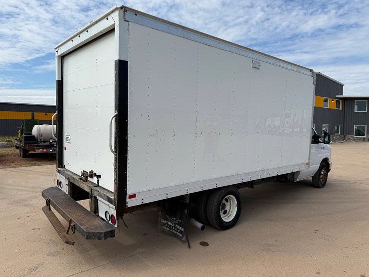 2022-ford-cargo-image-5