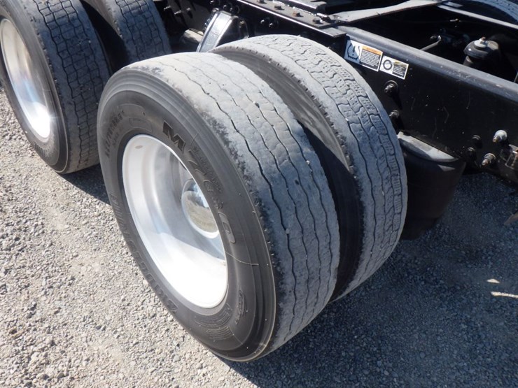 2017-kenworth-t680-image-15