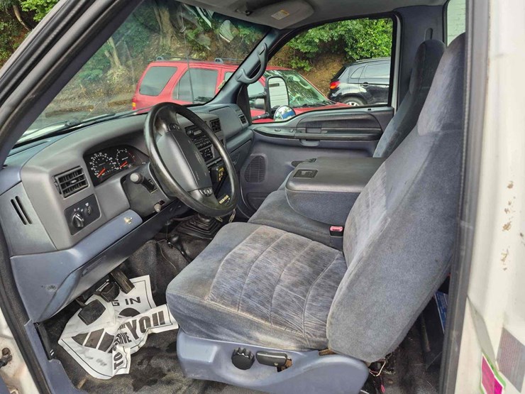 2000-ford-f550-image-43