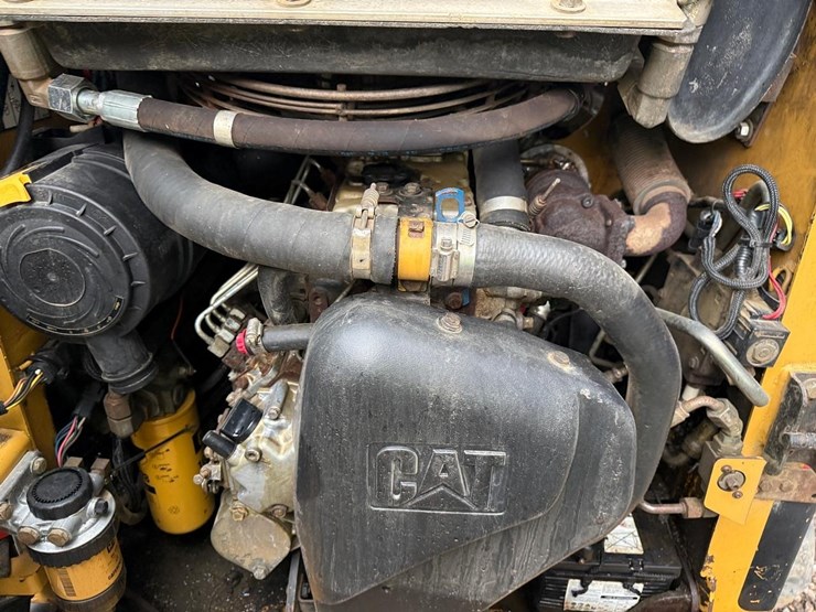2004-caterpillar-247b-image-16
