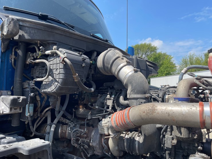 2020-kenworth-t680-image-32