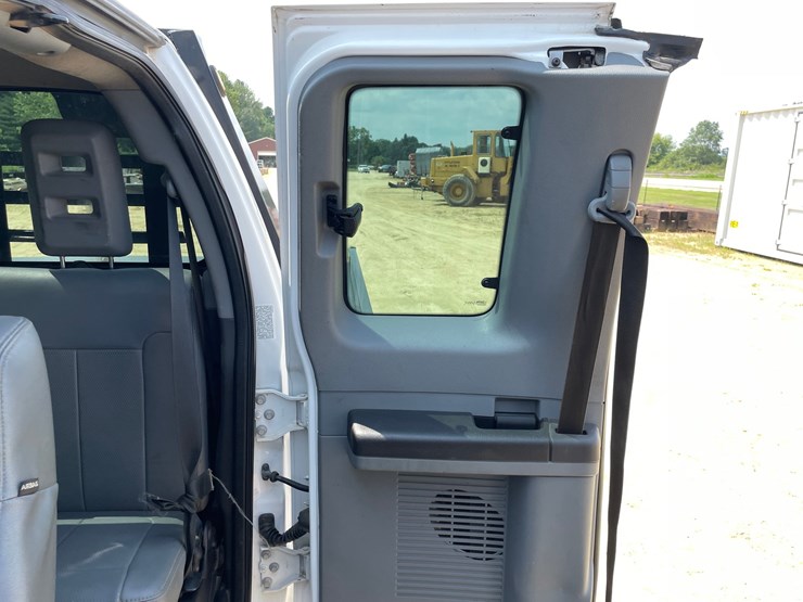 2015-ford-f550-image-24