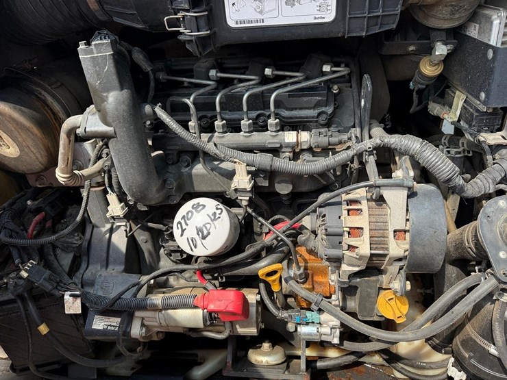 2019-bobcat-t595-image-16