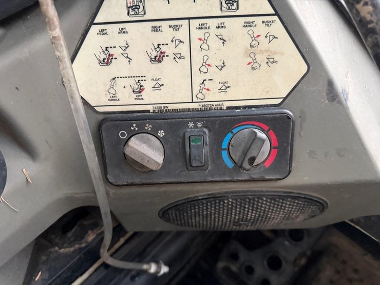 2011-bobcat-t650-image-26