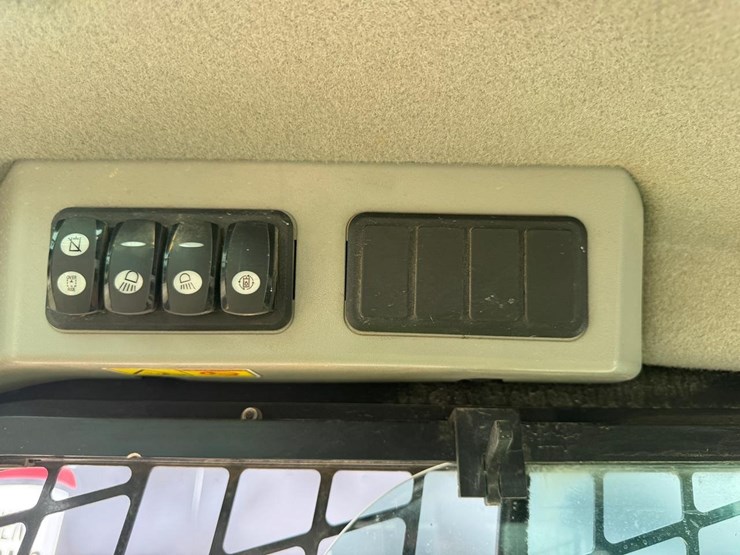 2016-caterpillar-259d-image-26